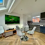 Central, Modern, Westfield, Close To Tube Station